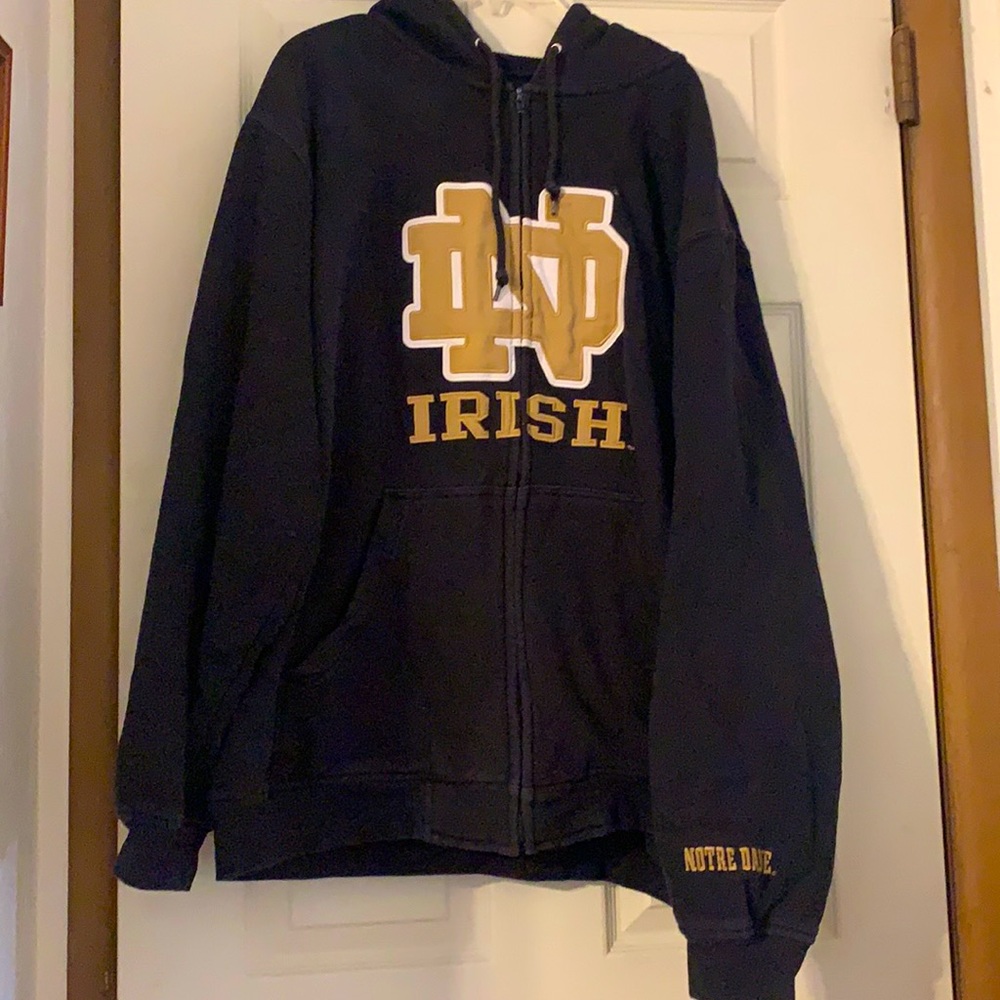 Men’s Notre Dame zip up jacket with hood.